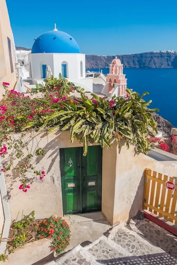 Kiến trúc vùng Santorini chính là cách con người sinh tồn và hồi đáp thiên nhiên