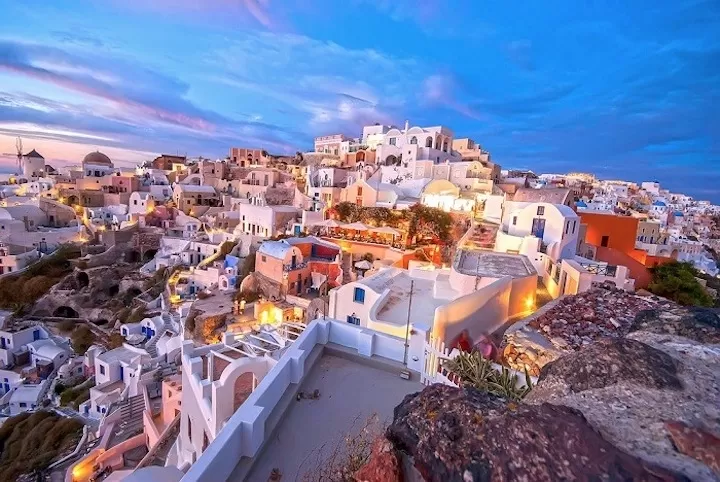 Hỗn hợp vữa đá bọt và vôi siêu kết dính trở thành mặt hàng xuất khẩu chủ lực của đảo Santorini