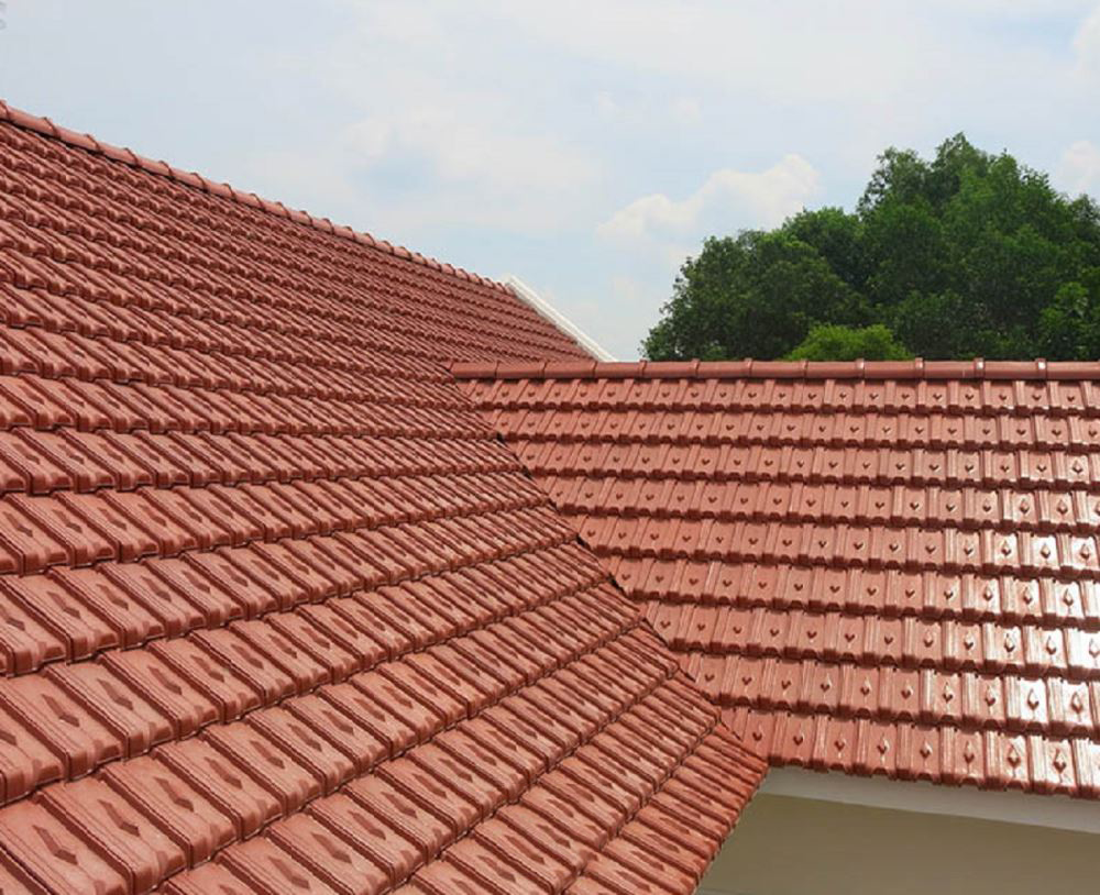 Ngói đất nung có giá thành rẻ tuy nhiên rất dễ vỡ nếu không biết cách thi công