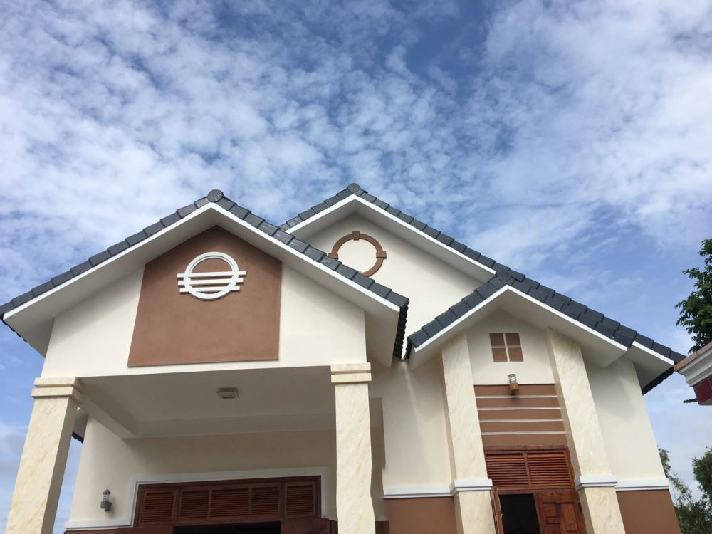 Ngói làm bằng nhựa dễ thi công, chống cháy, giảm trọng lượng cho công trình