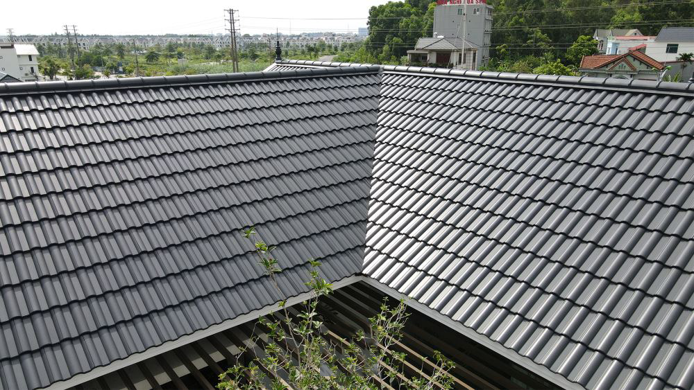 Ngói xi măng có giá thành hợp lý, thích hợp với mọi công trình nhà ở