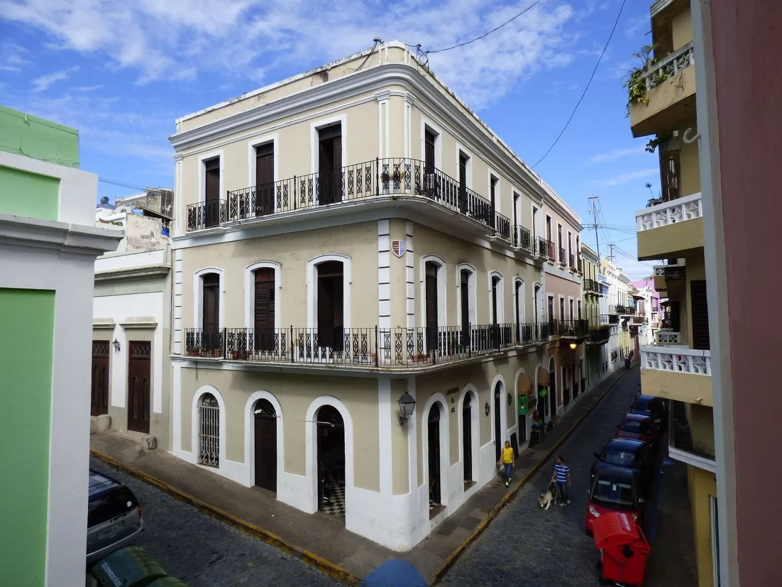 Nhà phố 3 tầng phong cách thuộc địa Tây Ban Nha